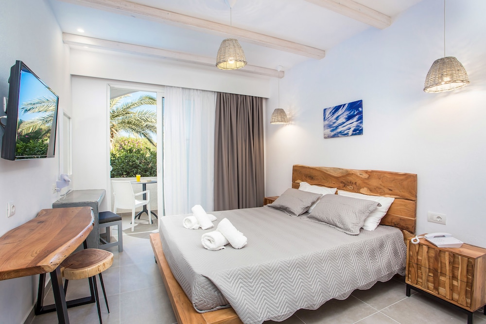 SUPERIOR, KING BED, GARDEN VIEW