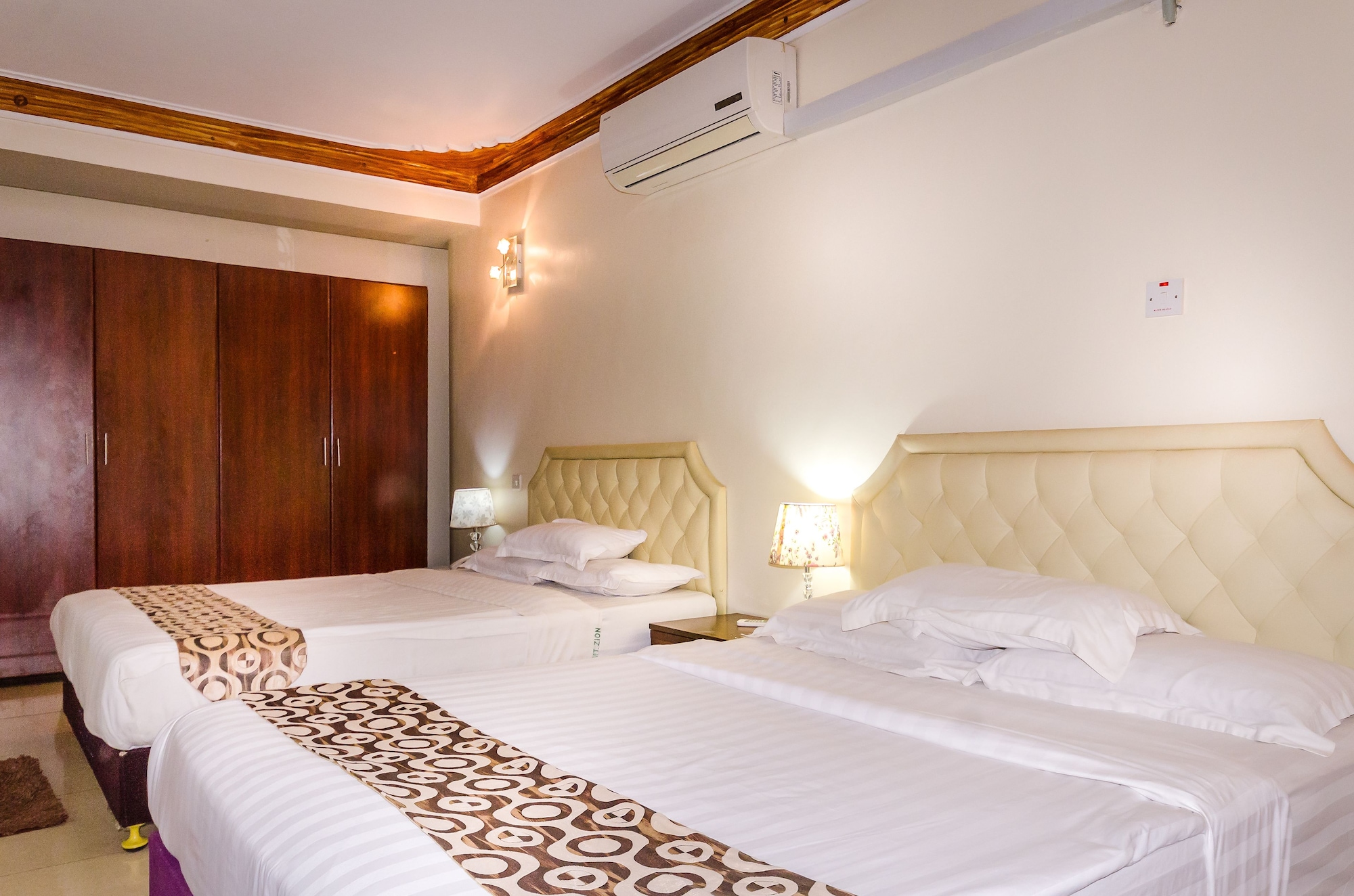 DELUXE, TWIN BEDS, CITY VIEW