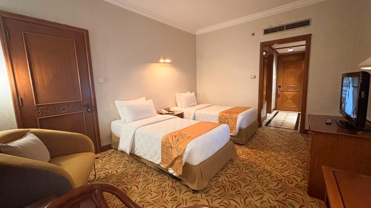Superior, Twin Beds, No Window