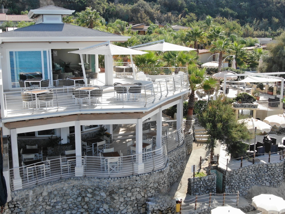Baia Del Godano Resort & Spa in RICADI