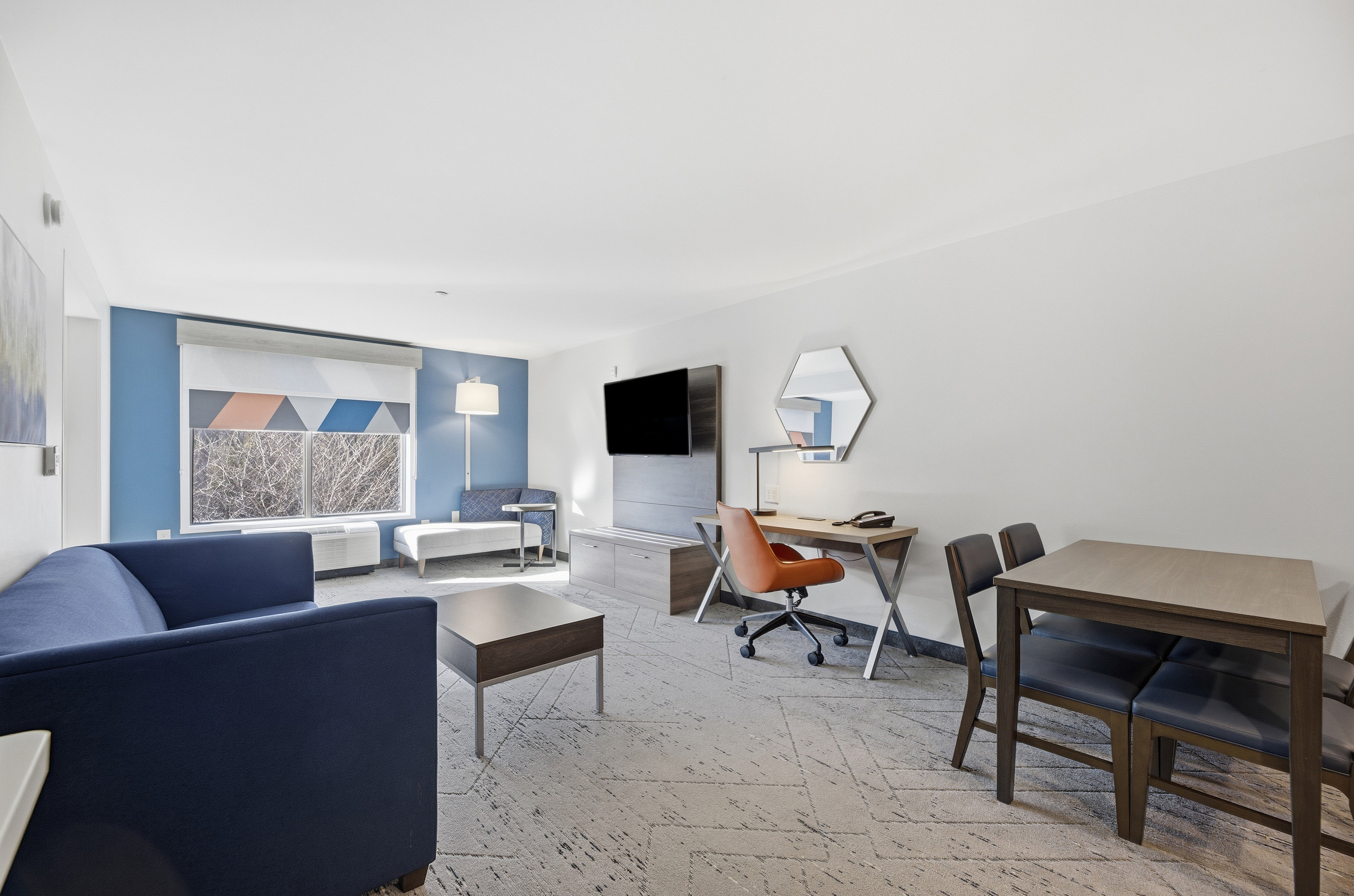 Holiday Inn Express & Suites Raleigh West - Lenovo Center 84/102