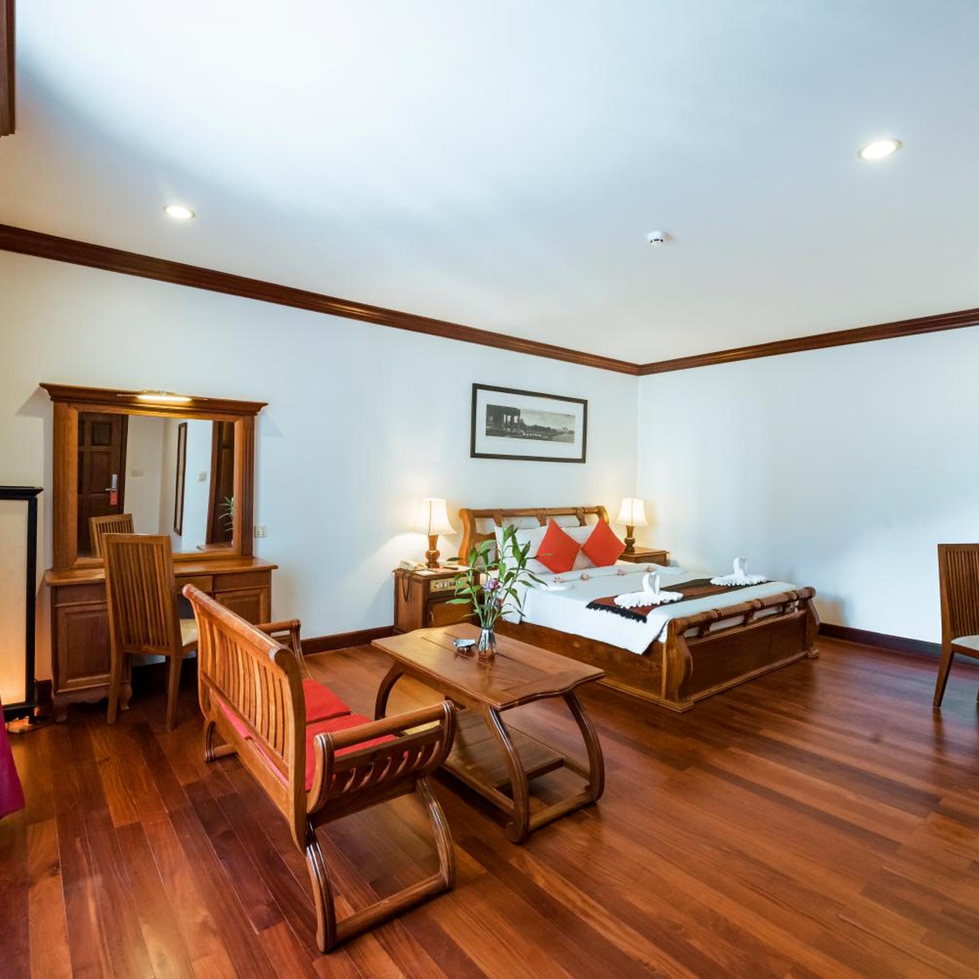 Executive, Suite, Royal Crown Hotel & Spa 5/10