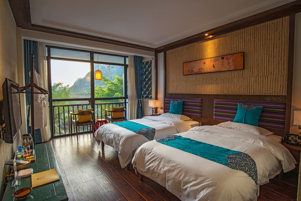 DELUXE, TWIN BEDS