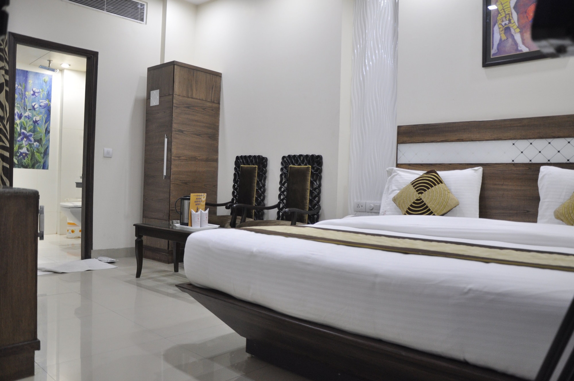 DELUXE, DOUBLE BED