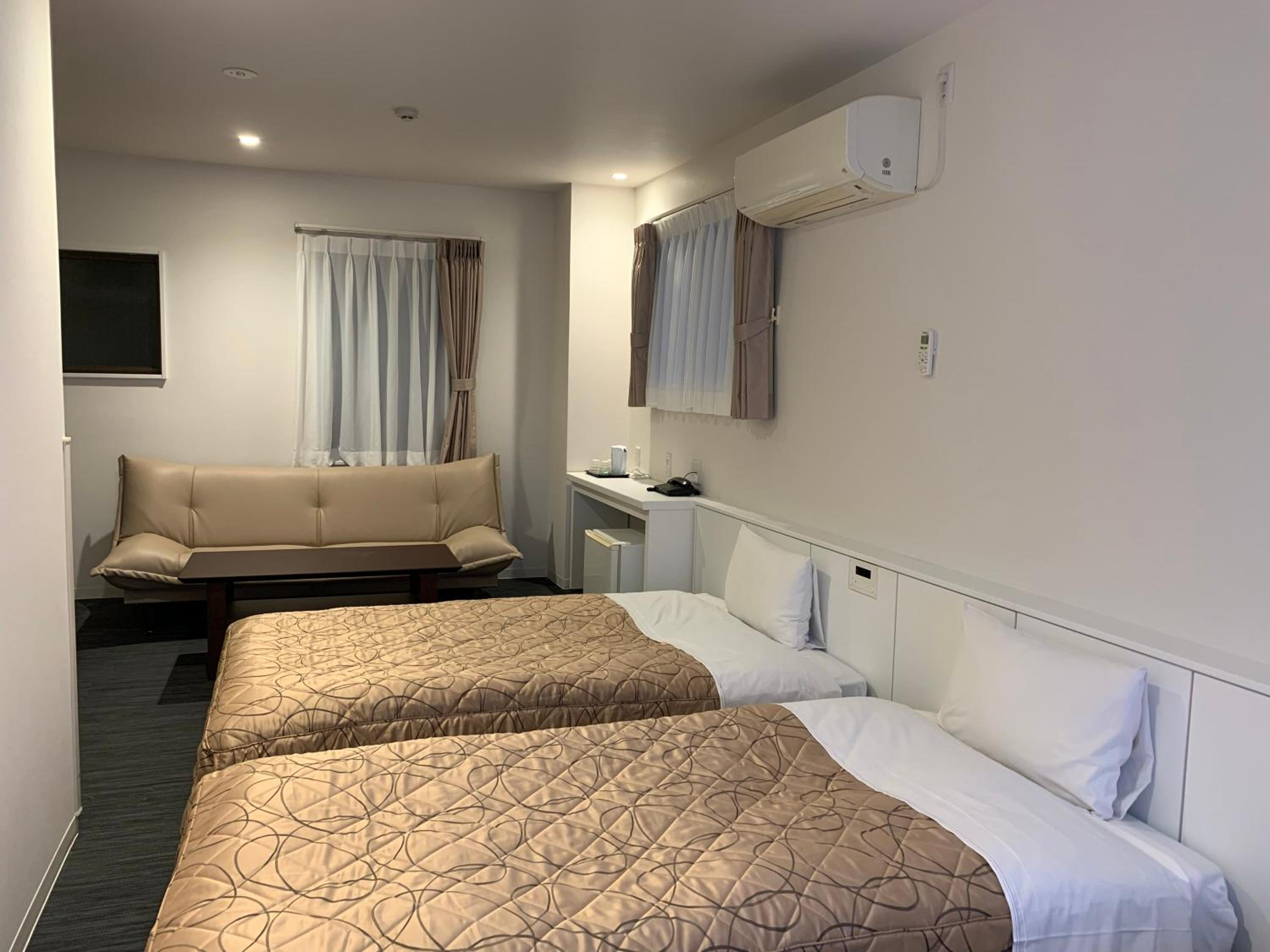 Room, Triple, No Elevator