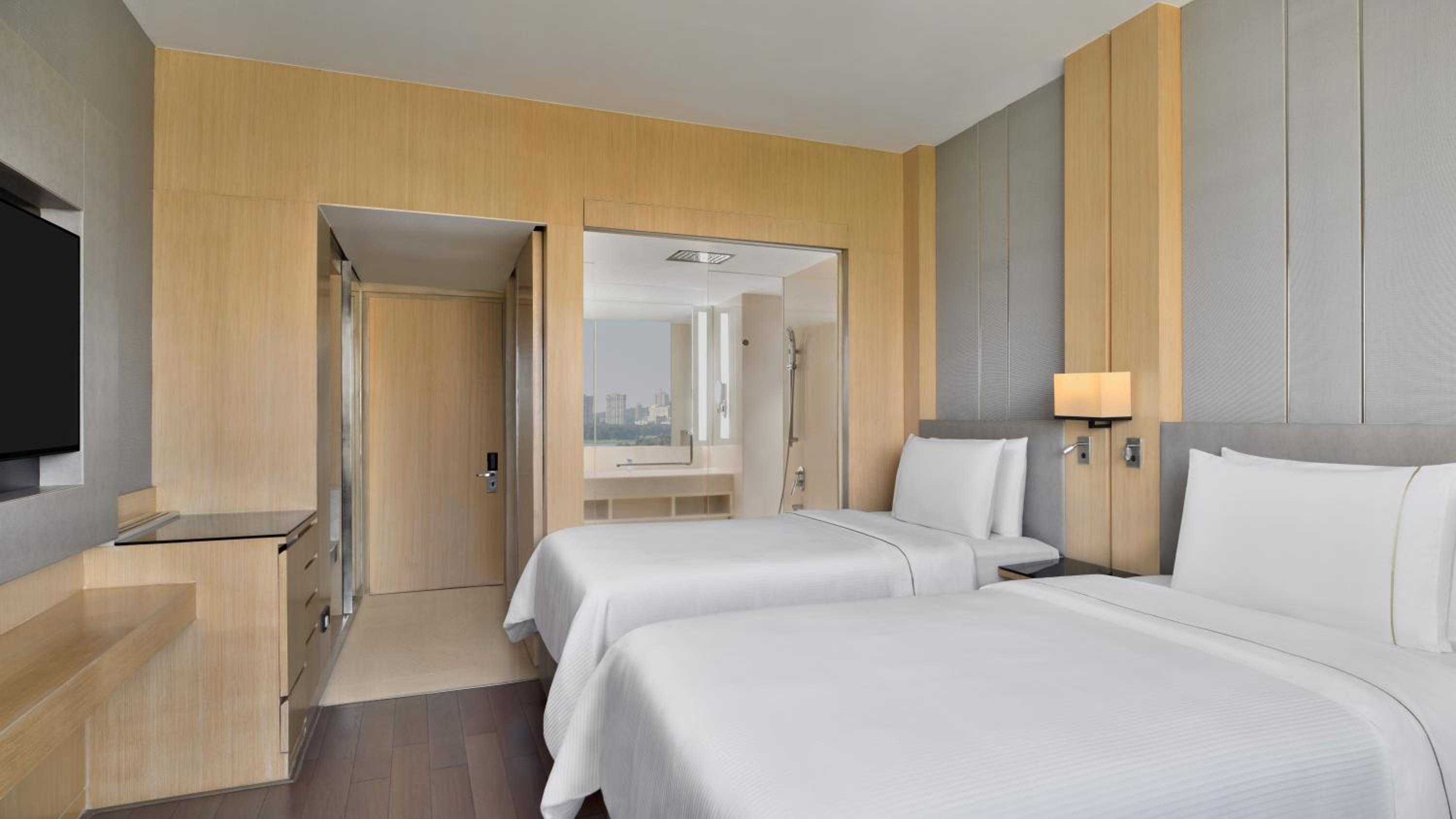 Guest Room, Twin Beds, 2 Double Beds, Hill View, Large، The Westin Mumbai Powai Lake (ex Renaissance Mumbai) 3/3