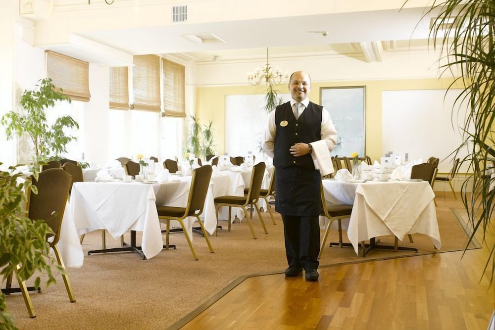 Sefton Hotel 8/50