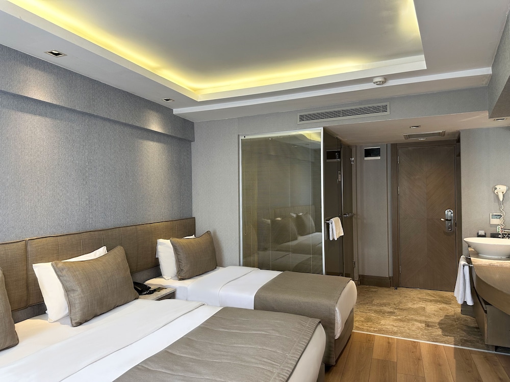 AHC Grand Bazaar Hotel 33/64