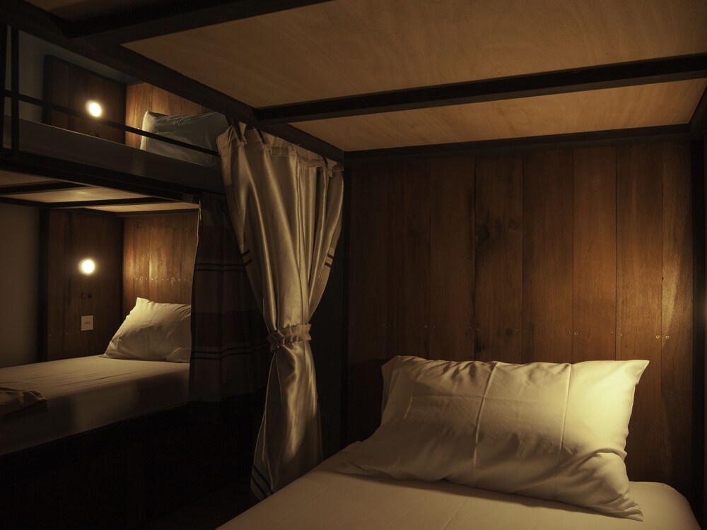 Whereder Poshtel 11/50