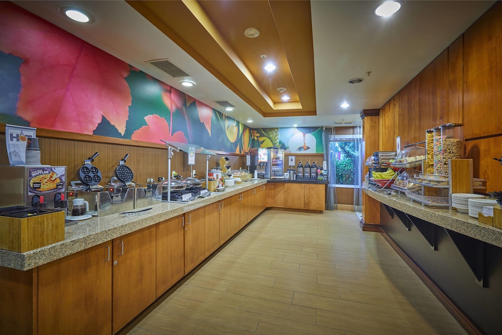 Fairfield Inn Suites By Marriott Burlington 22/32