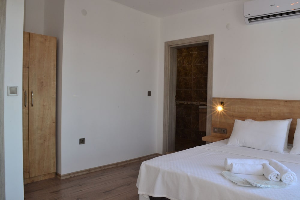 Junior, Double Bed, Courtyard View