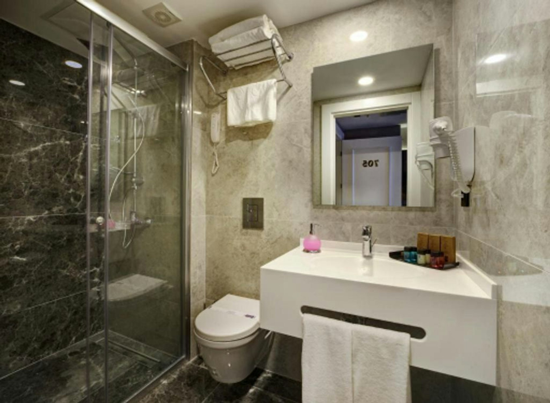 Dora Pera Hotel 62/63