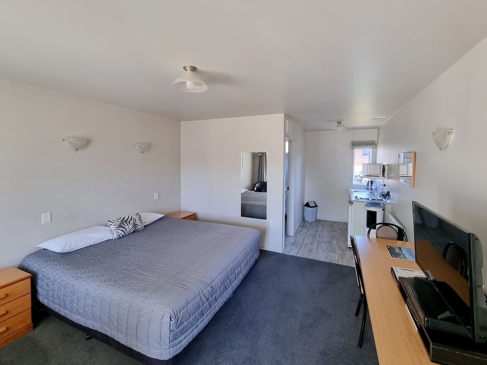 Gables Motor Lodge 19/50