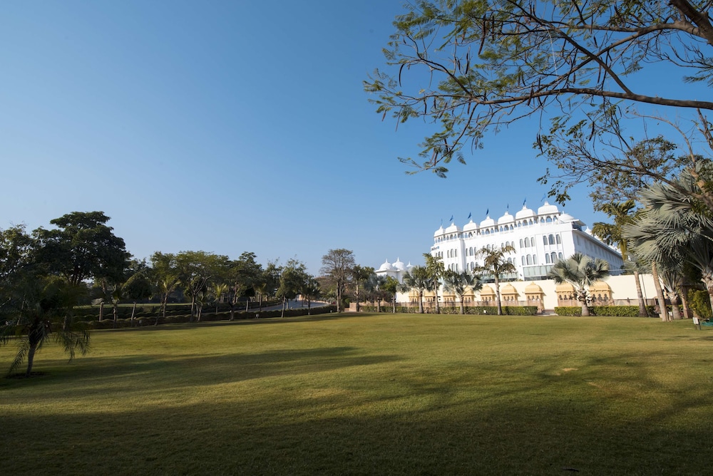 Radisson Blu Udaipur Palace Resort And Spa 70/74