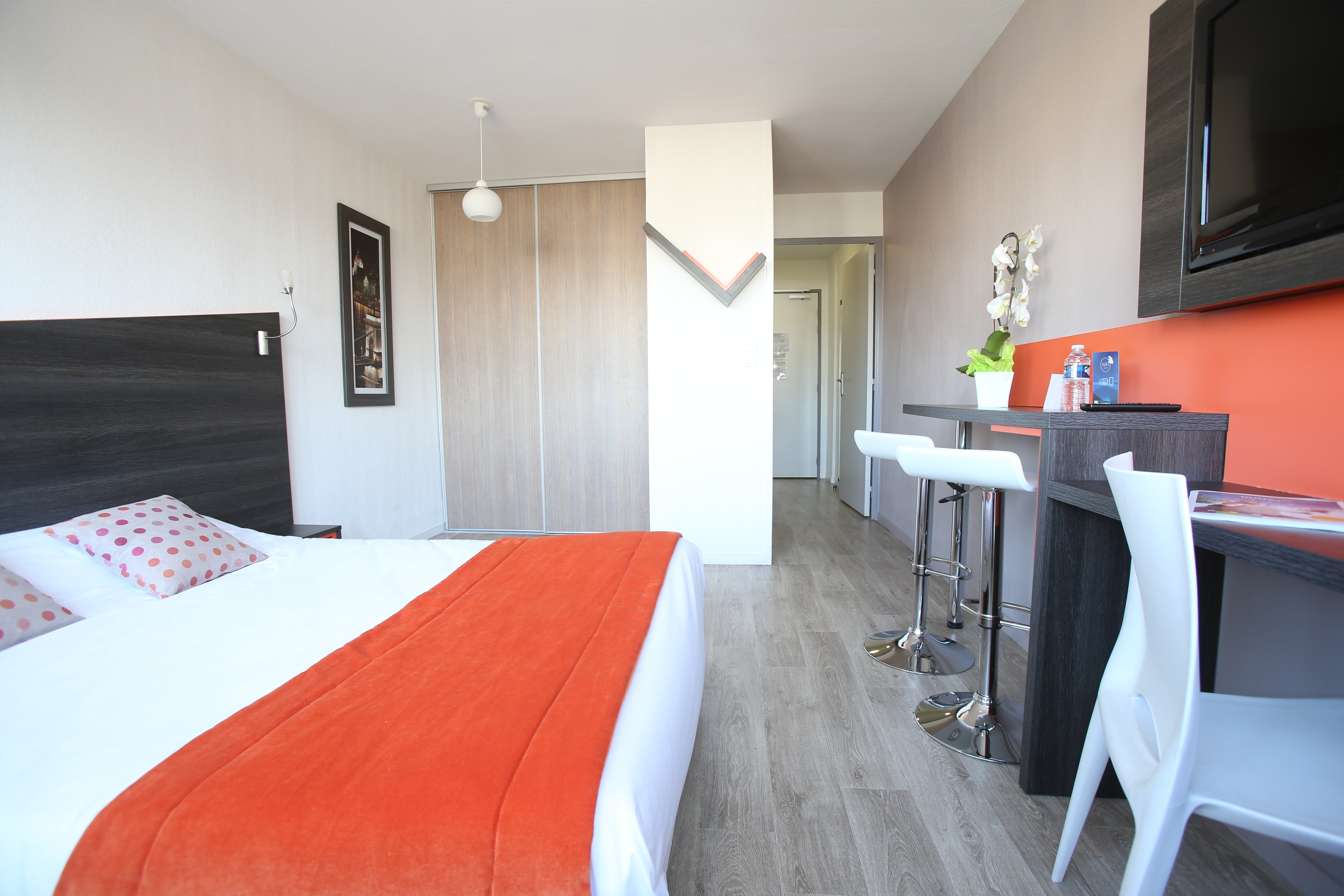 STUDIO, DOUBLE BED