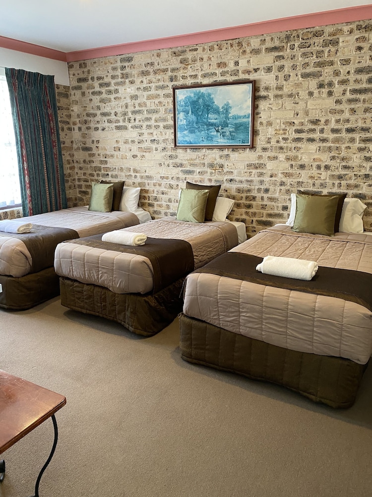 Sir Francis Drake Inn 25/69