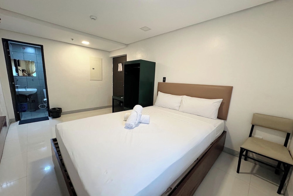 Belltower CSheLi Suites Bantay - Vigan by ZUZU 56/83