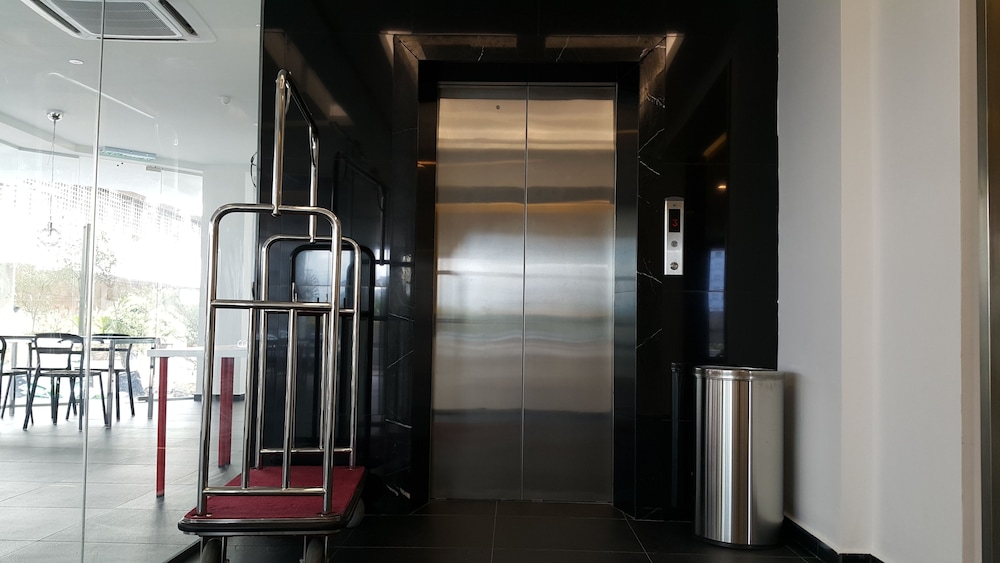 M Design Hotel At Shamelin Perkasa 2/32