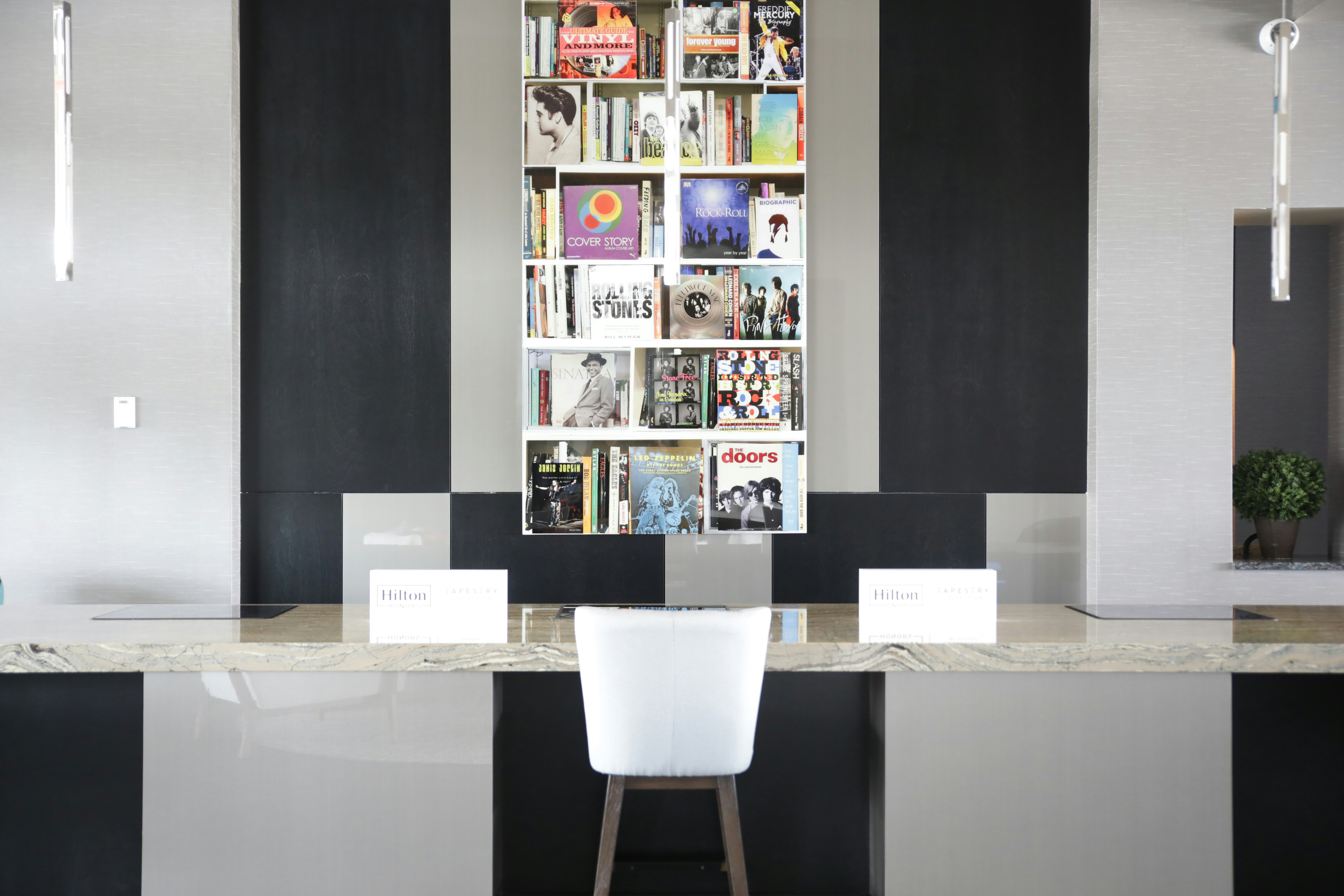 The Rewind West Des Moines Tapestry Collection By Hilton 11/12