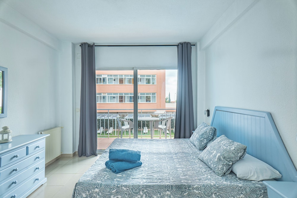 El Velero Apartments 4/26
