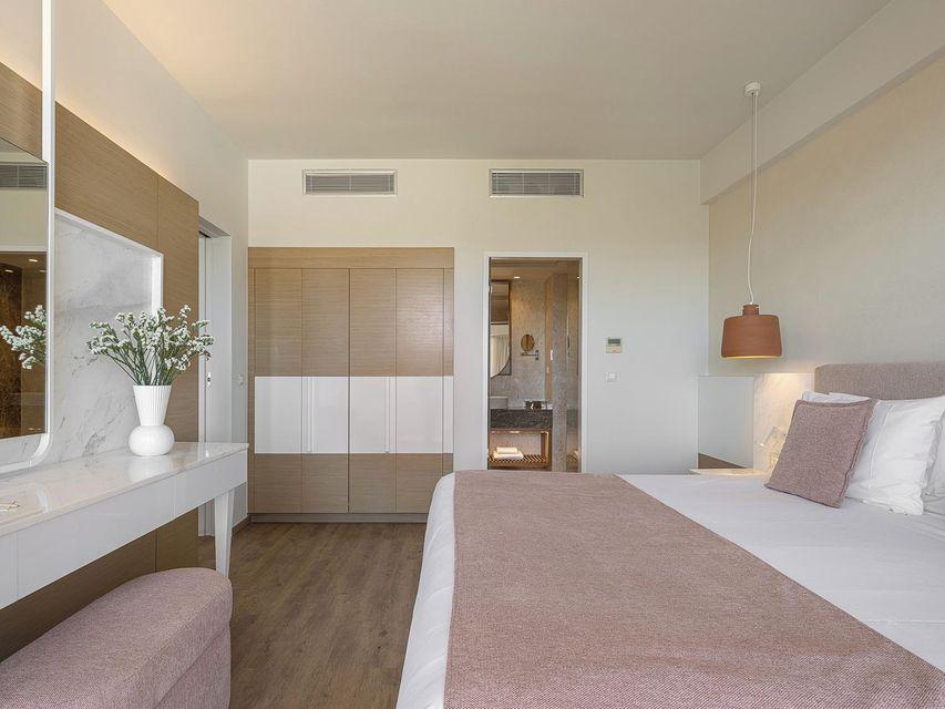 Collection, Premium, Residence, Suite