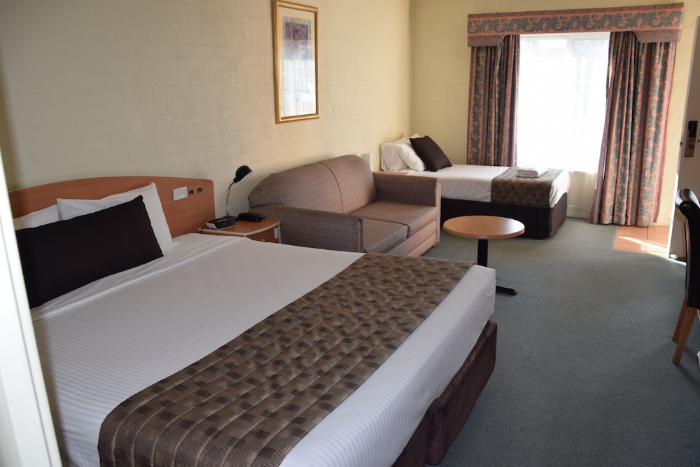 Executive, Multiple Beds, Sofa
