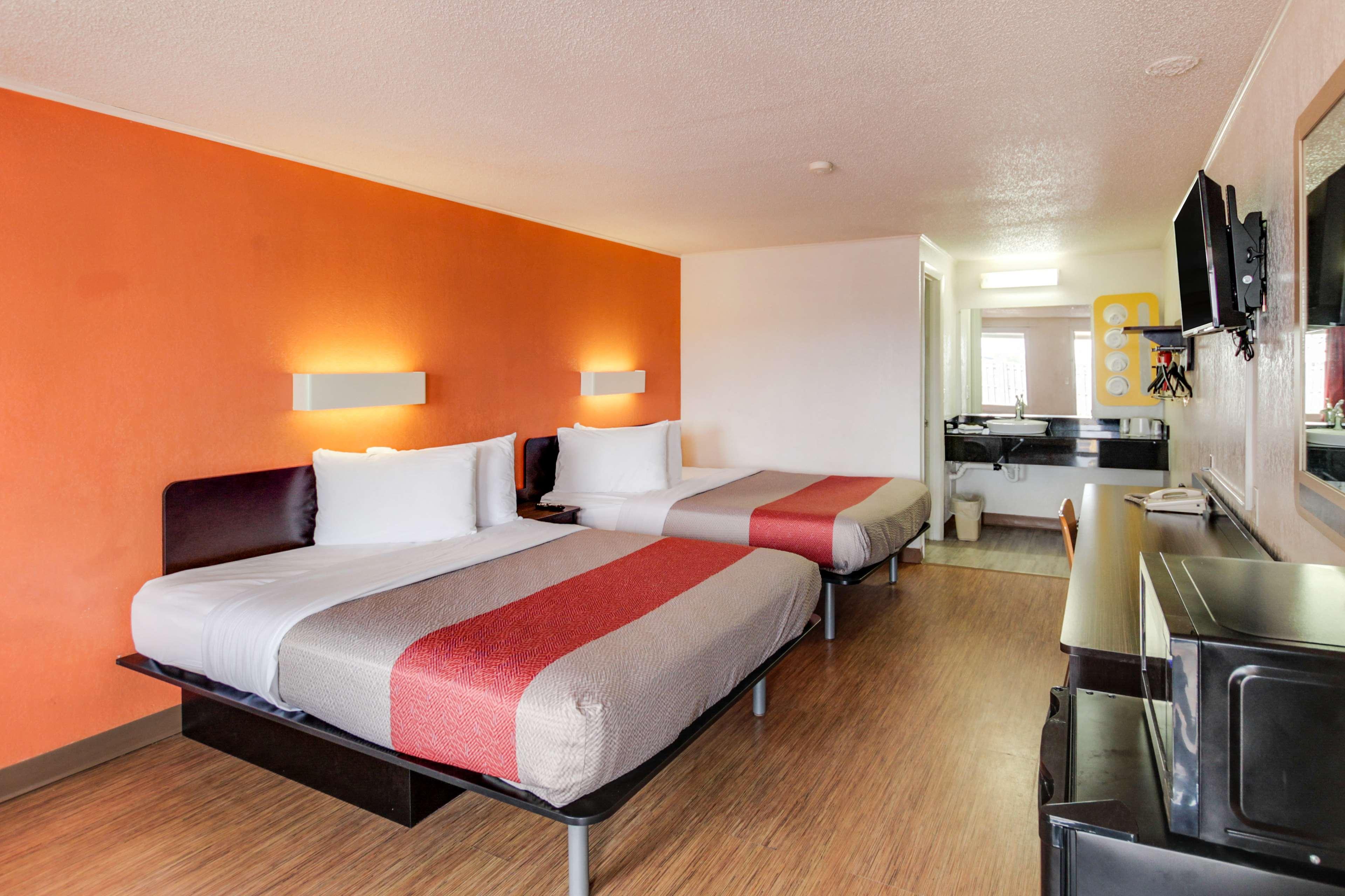 Motel6 Kalamazoo, MI 17/39