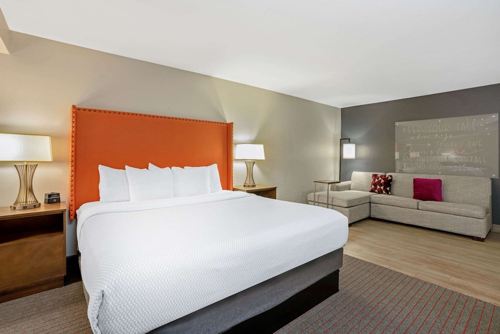 La Quinta Inn And Suites By Wyndham Seattle Federal Way 12/49