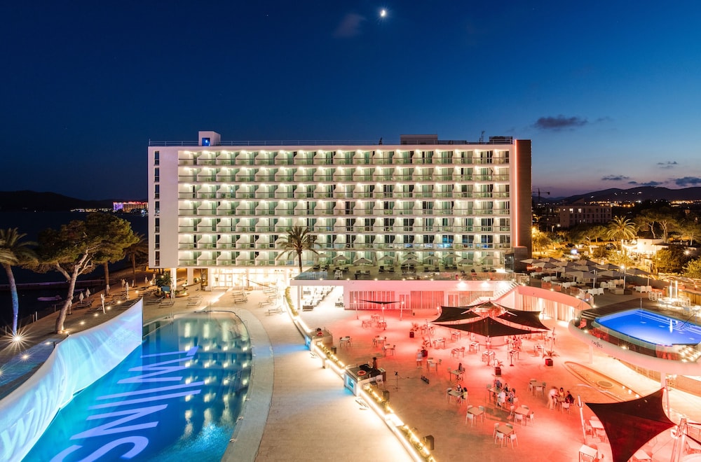 The Ibiza Twiins in IBIZA