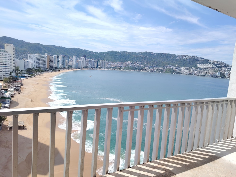 El Presidente Acapulco 33/43