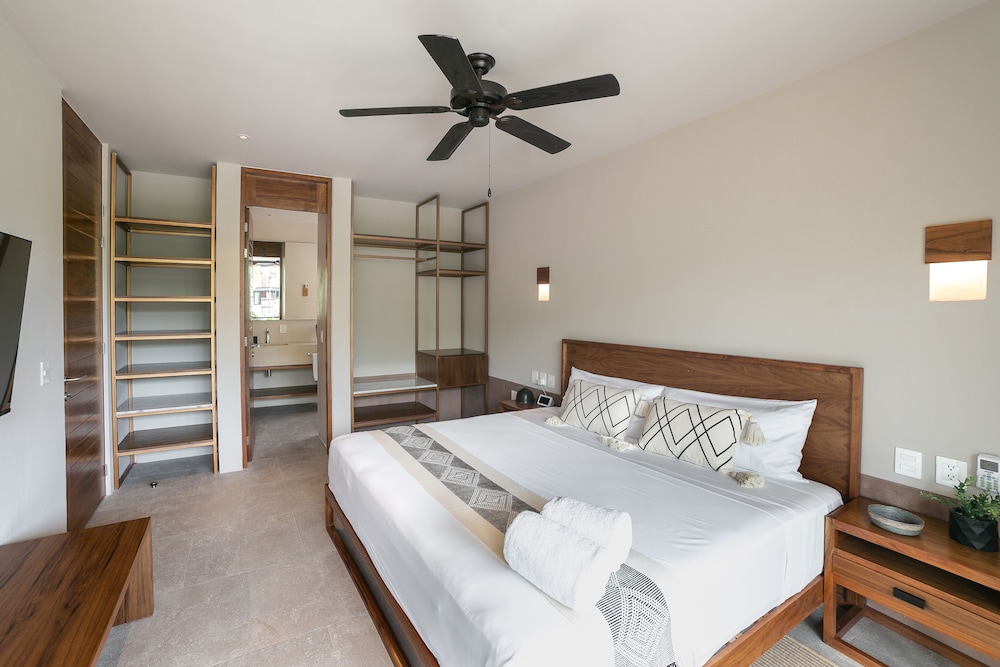 APARTMENT, KING BED, SOFA