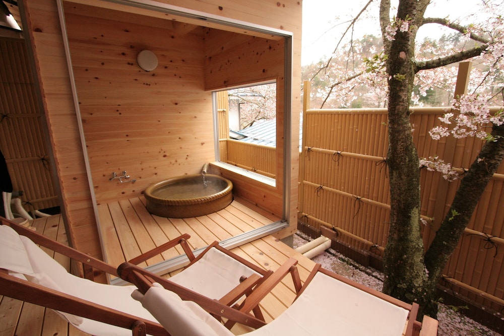 Nakaoyama Onsen Shosenkaku 25/50