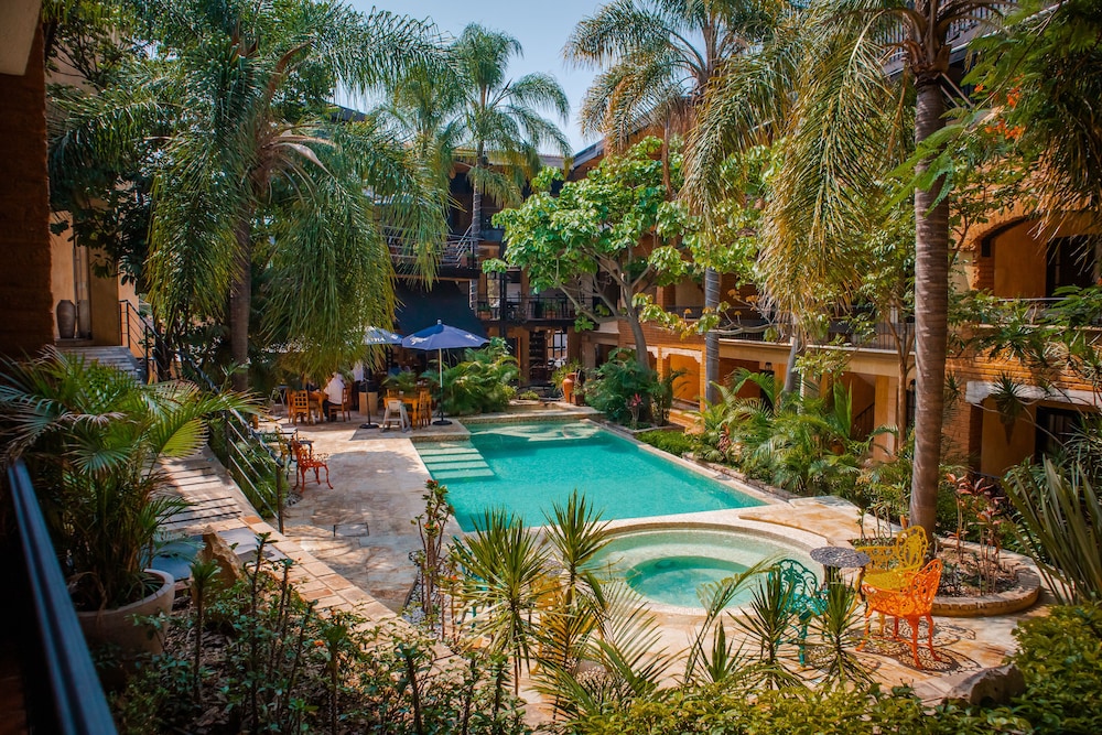 Hotel La Casa de Adobe 72/76