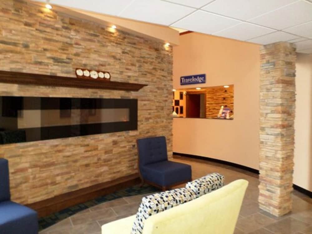 Travelodge by Wyndham Cleveland Lakewood 4/28