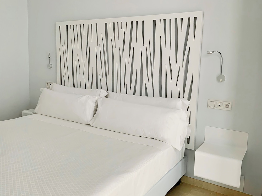 1 BEDROOM, APARTMENT