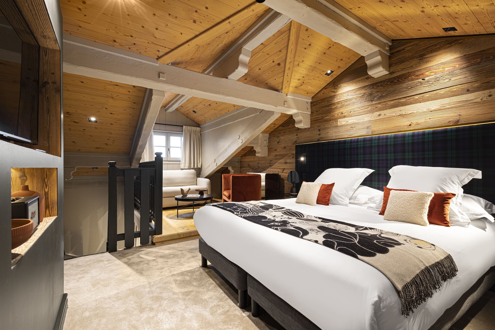 MEZZANINE, COMFORT