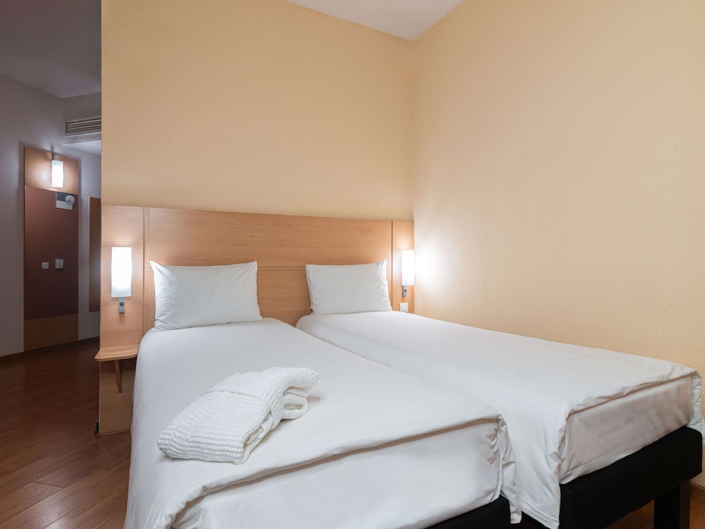 غرفة بريميوم بسريرين منفصلين، Ibis Astana Hotel 3/10