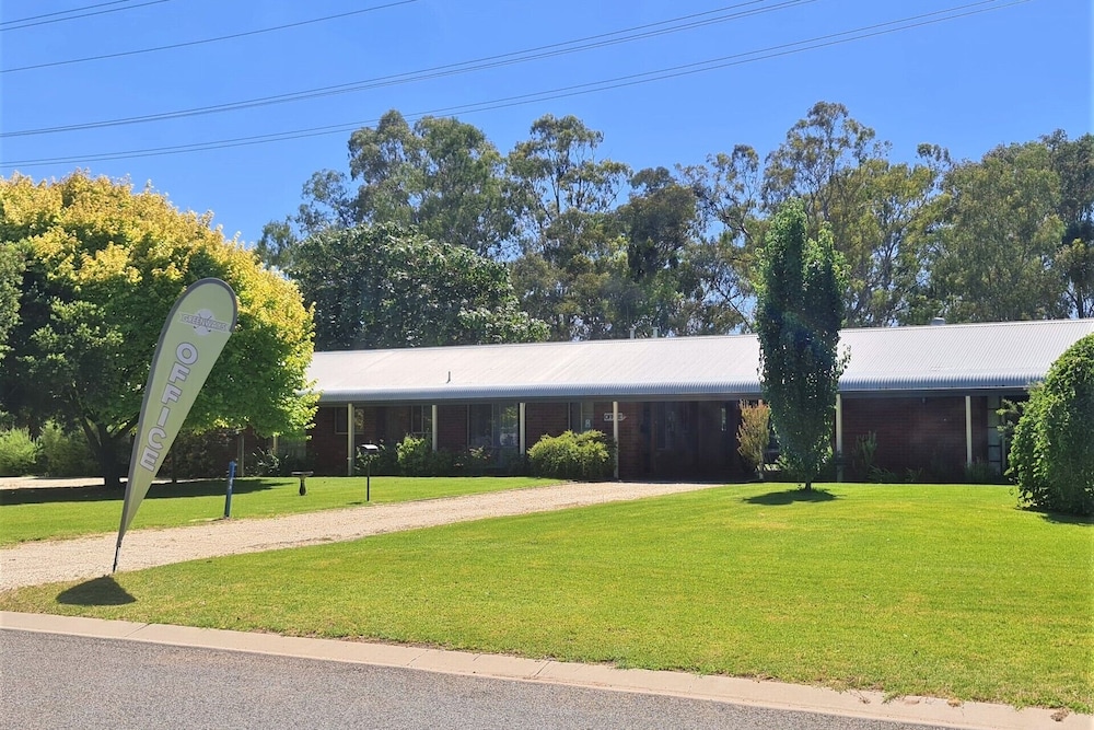 Greenways Holiday Units 18/22