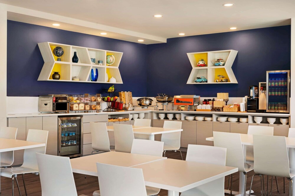 Microtel Inn and Suites by Wyndham Aurora 29/49