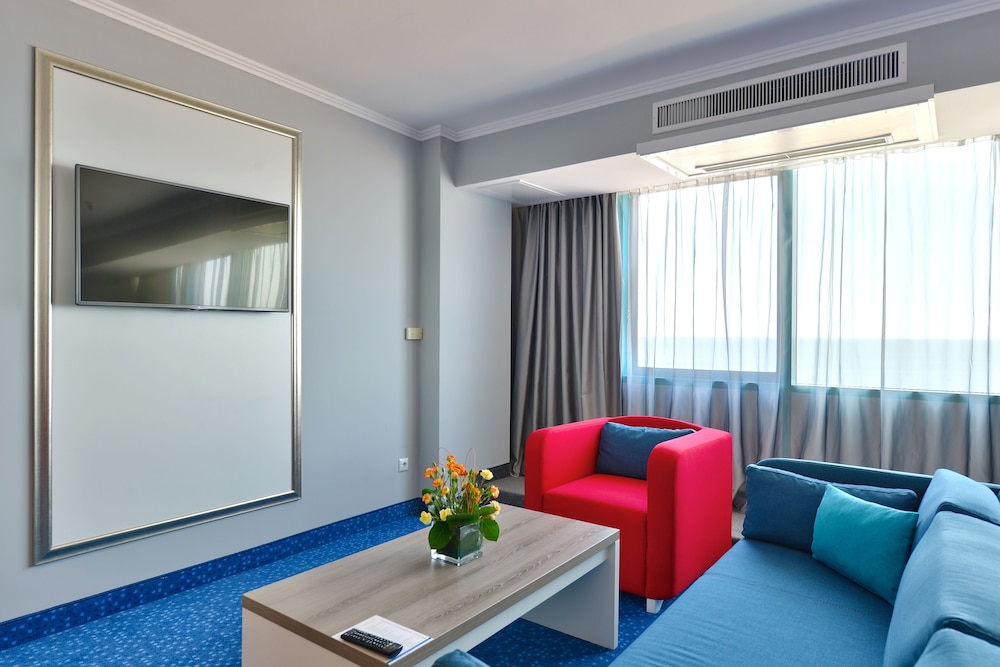 International Hotel Casino Tower Suites 31/50
