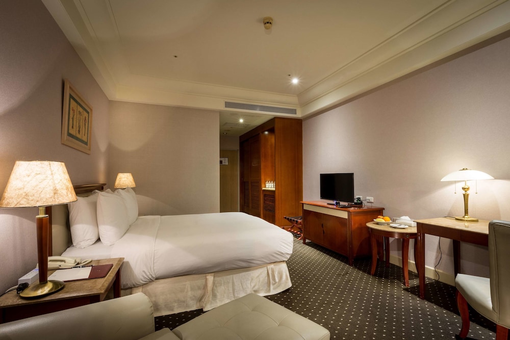 Grand View Hotel 8/34
