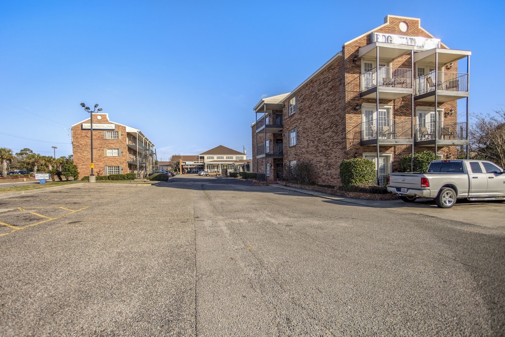 Edgewater Inn 36/51