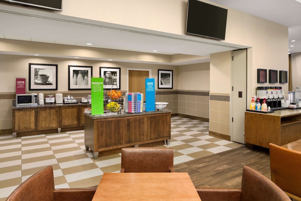 Hampton Inn & Suites Clayton/St Louis-Galleria Area 11/61