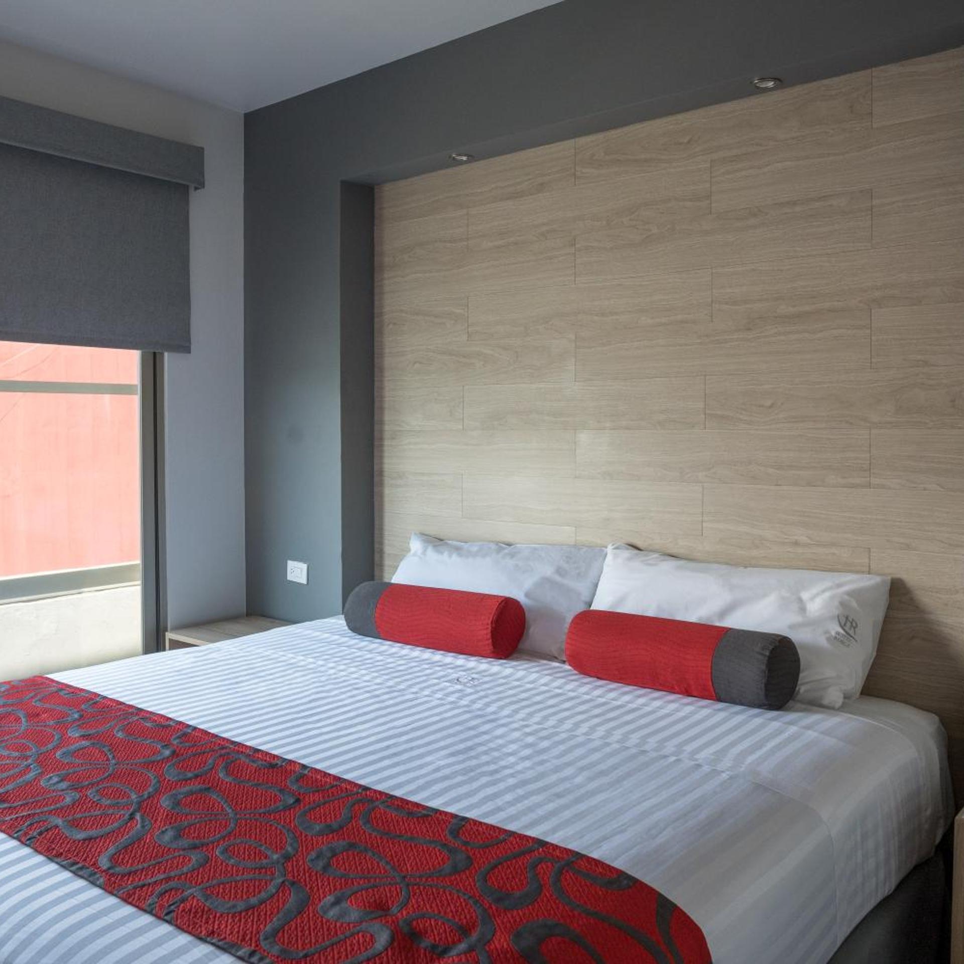 غرفة بسرير كينج، Hotel Roble 4/10
