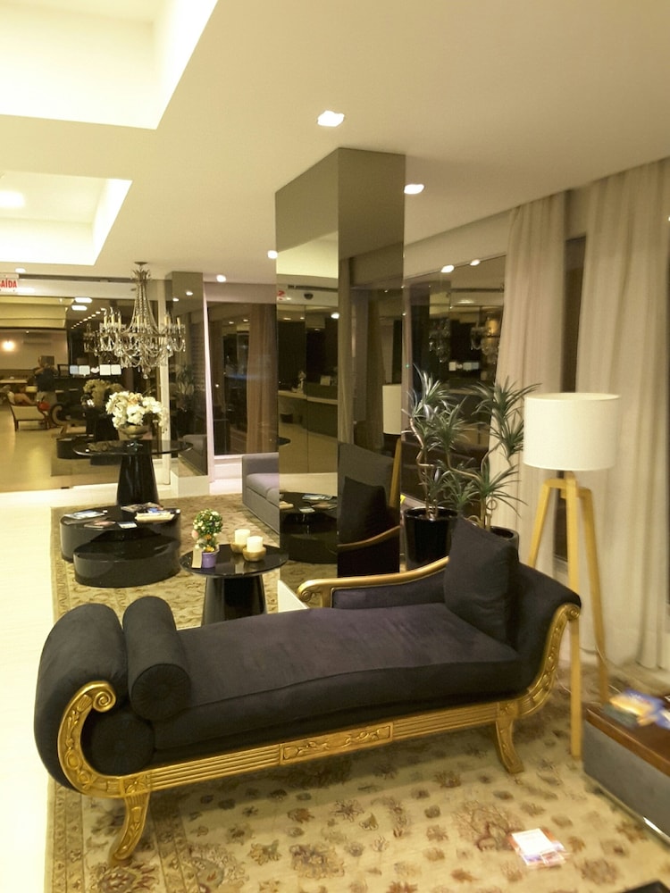 BLUE HILL HOTEL 36/70