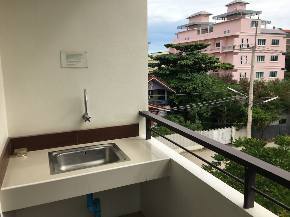 Sunshine Hostel Hua Hin photo4