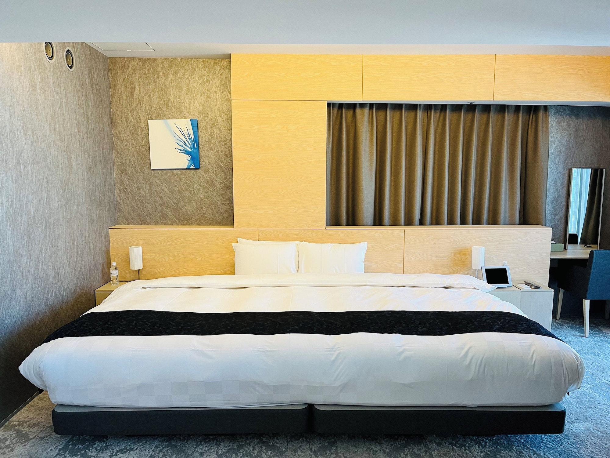 Royal, Hollywood, Suite, King Bed
