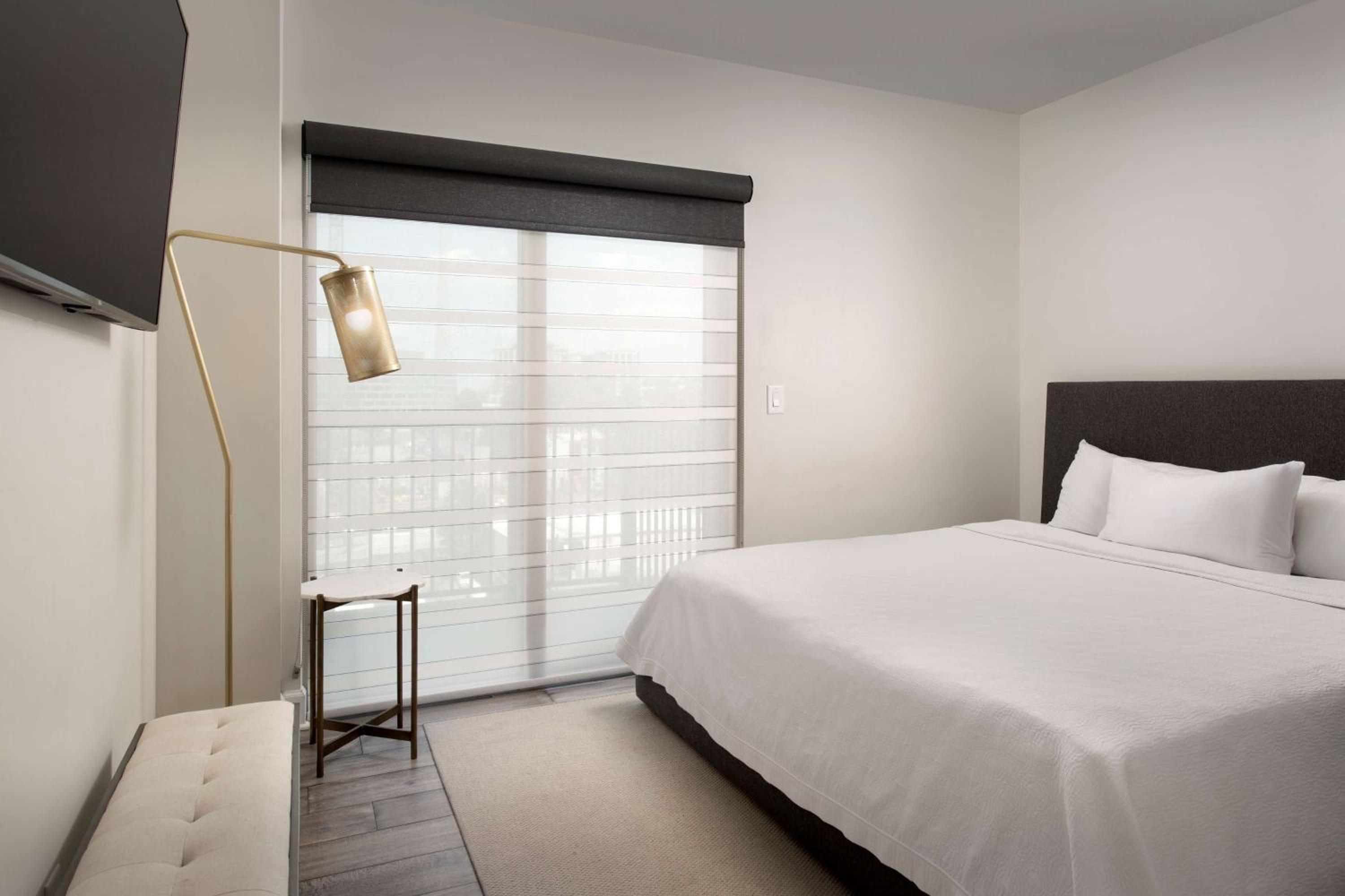 2 Bedrooms, Suite, 2 King Beds, Sofa