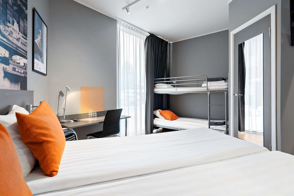 Family, Multiple Beds