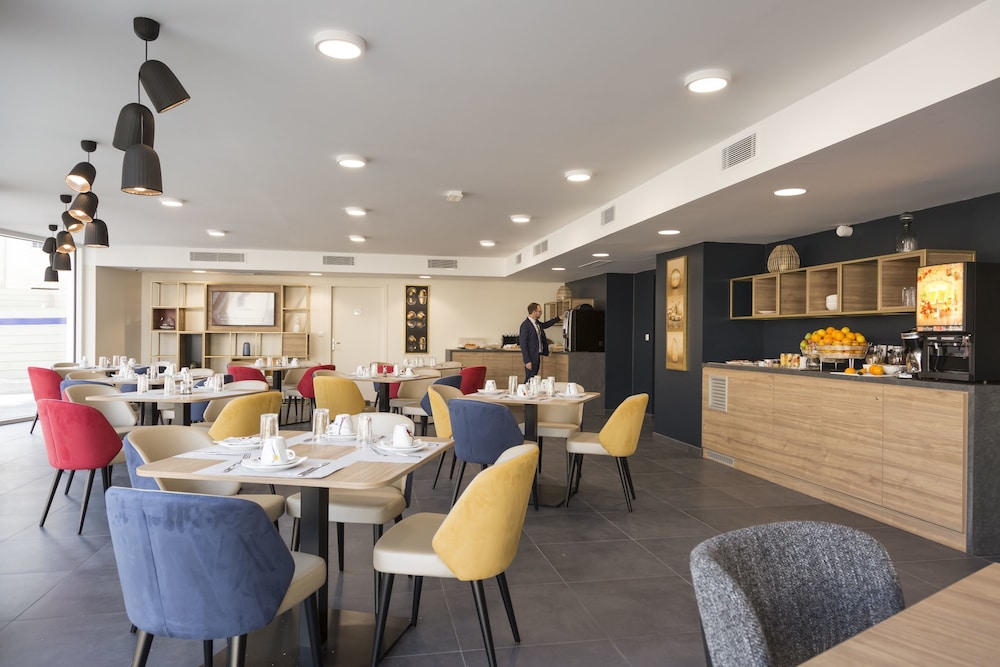Appart'hotel Odalys City Centre Palais des Congres 35/41